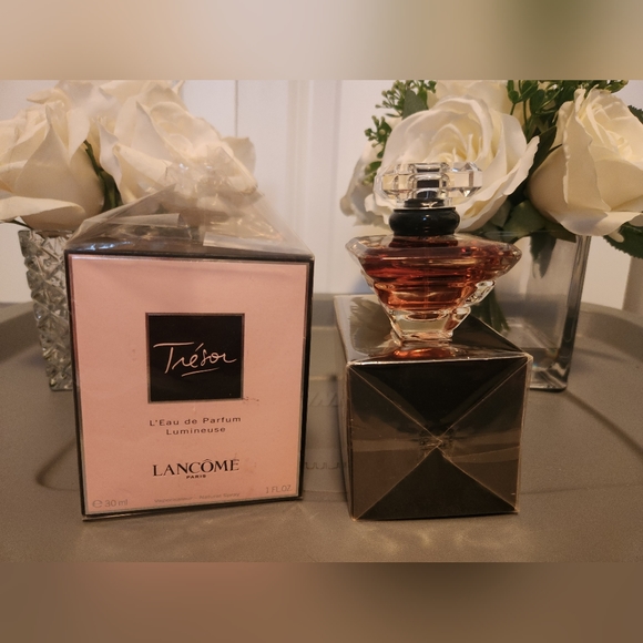 July 2013 Tresor Lumineuse by Lancome EDP / L'Eau De Parfum; 30ml / 1.0 fl.oz - Picture 1 of 16